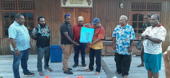 DPR Papua Salurkan Bama ke Kampung Kayo Batu