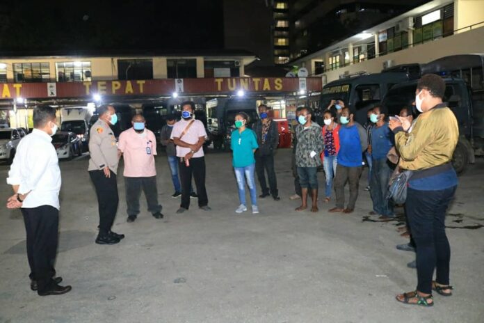 Empat Mahasiwa yang Hendak Membuka Mimbar Bebas Dipulangkan