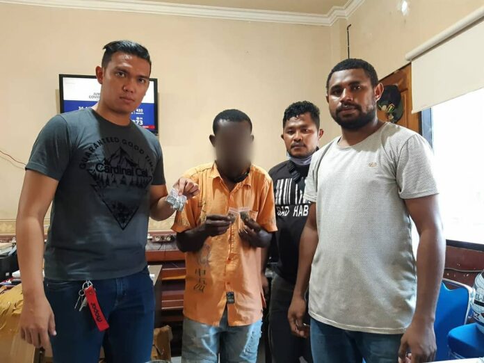 Terduga Pengedar Ganja Ditangkap di Abepura