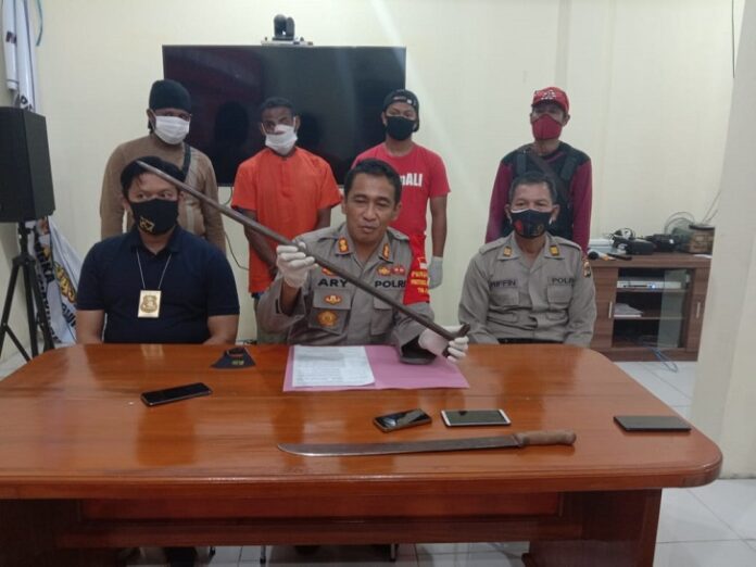 Kesal Dituduh Miliki Ilmu Hitam, Suami Bunuh Istri dan Anaknya