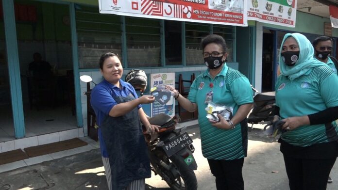 PKK Kota Jayapura dan IKAPTK Lakukan Gebrak Masker