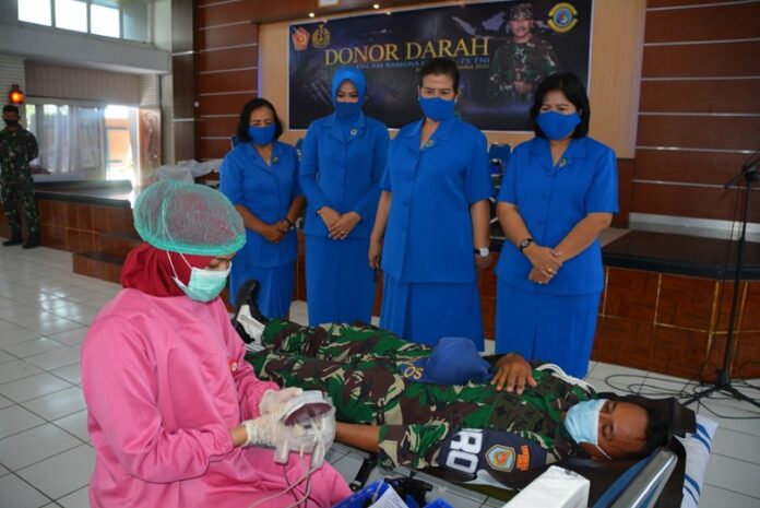 Prajurit Lantamal X Sumbang 40 Kantong Darah