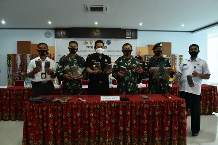 Tim Gabungan Penindakan Berhasil Gagalkan Penyelundupan Ganja 1 Kg.3