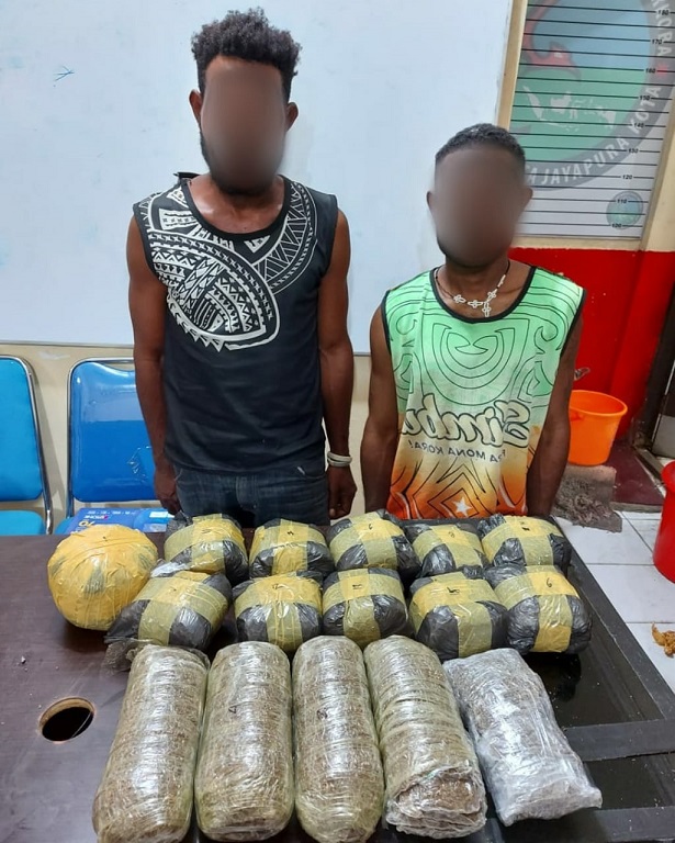 Bawa Ganja 3,8 Kg, 2 Warga PNG Terancam 20 Tahun Penjara