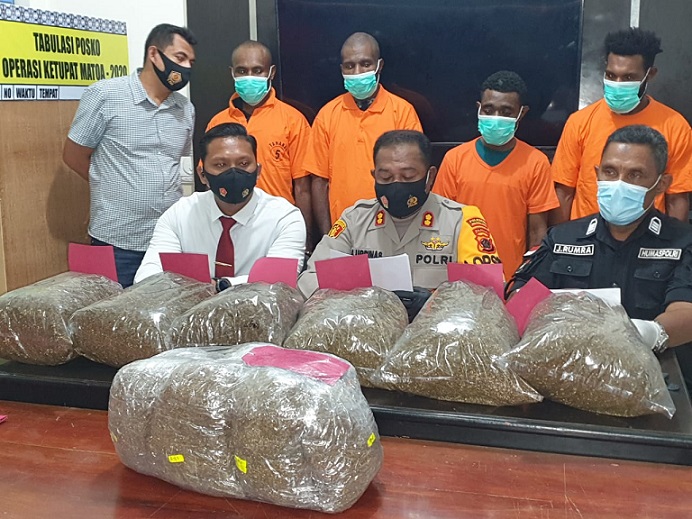 Polisi Ungkap 4 Warga PNG Pengedar 10 Kg Ganja