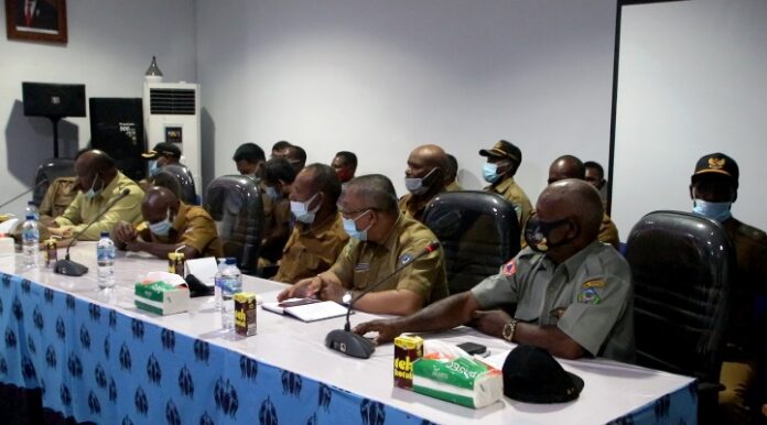 Para pimpinan OPD saat mengikuti rapat RAPBD (Ruland Kabak Bintang Papua Online)